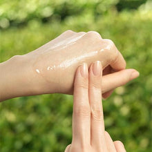 Load image into Gallery viewer, Our global best-selling lightweight yet nourishing serum instantly replenishes your skin’s moisture for a soft, glowing complexion. Formulated with a blend of Jeju Green Tea Extract and Green Tea Seed Oil that work together to help maintain skin’s delicate balance and retain moisture longer.
